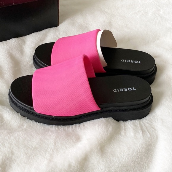 Torrid pink stretch chunky flat form slide sandals size 8 Wide - Picture 4 of 9